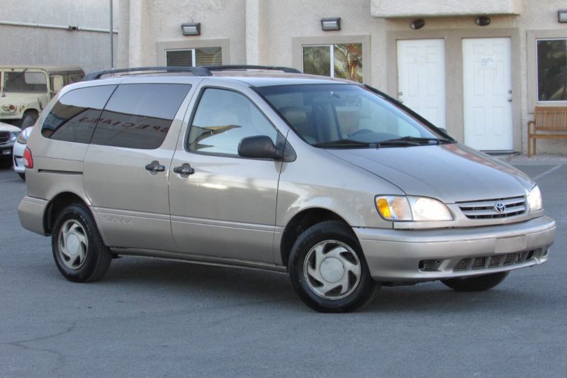 Toyota Sienna (1st Gen)